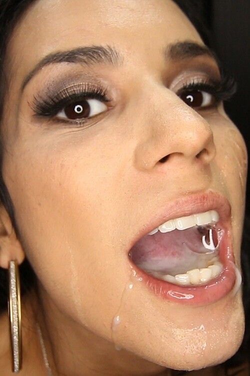 Tia Cyrus's Nude Picture